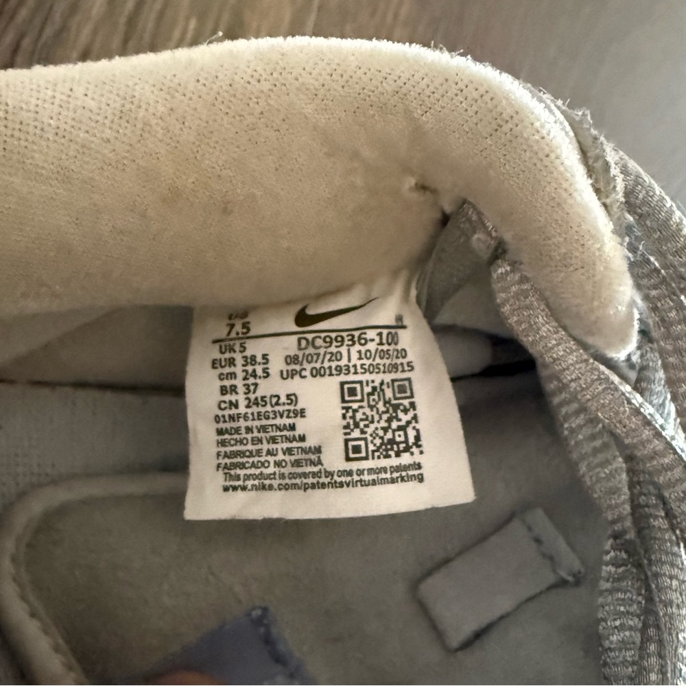 Nike SB Dunk Low SB Men’s Size 7.5 Sean Cliver Holidays Special Gray Gold Vtg - Picture 11 of 16